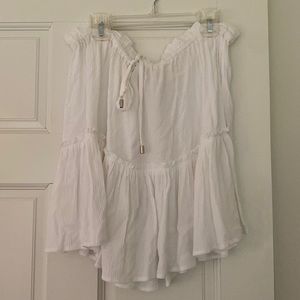 Flowy white mini skirt from boutique